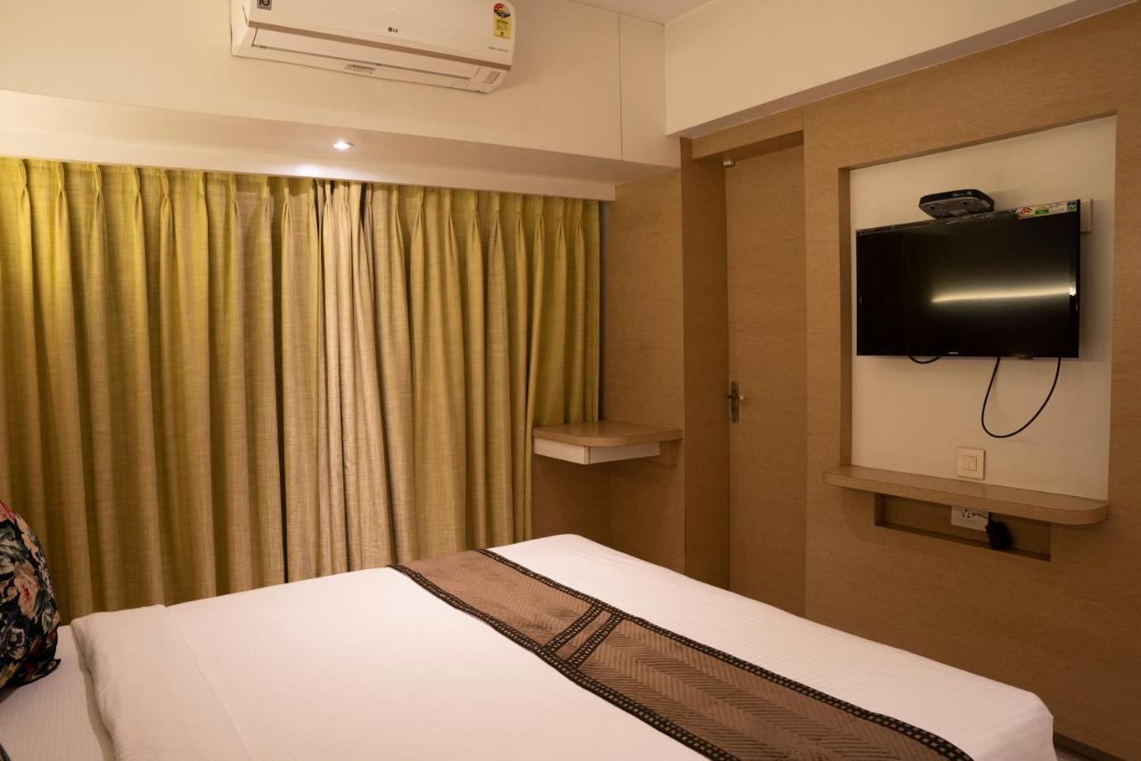 Gold Crest Business Hotel Navi Mumbai Dış mekan fotoğraf