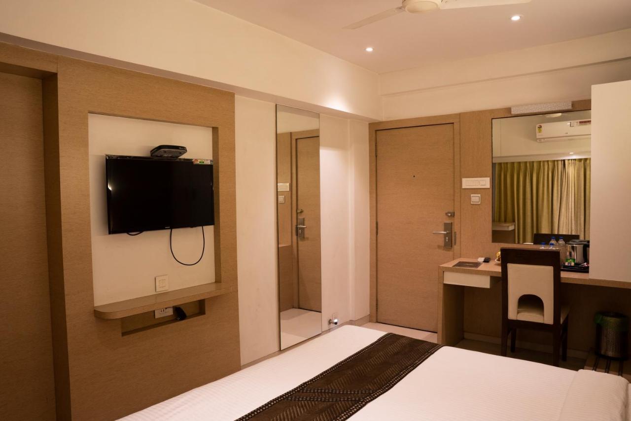 Gold Crest Business Hotel Navi Mumbai Dış mekan fotoğraf