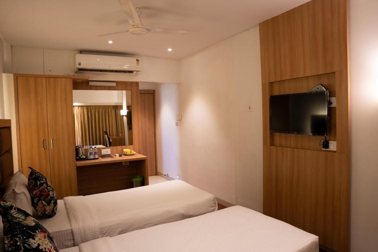 Gold Crest Business Hotel Navi Mumbai Dış mekan fotoğraf