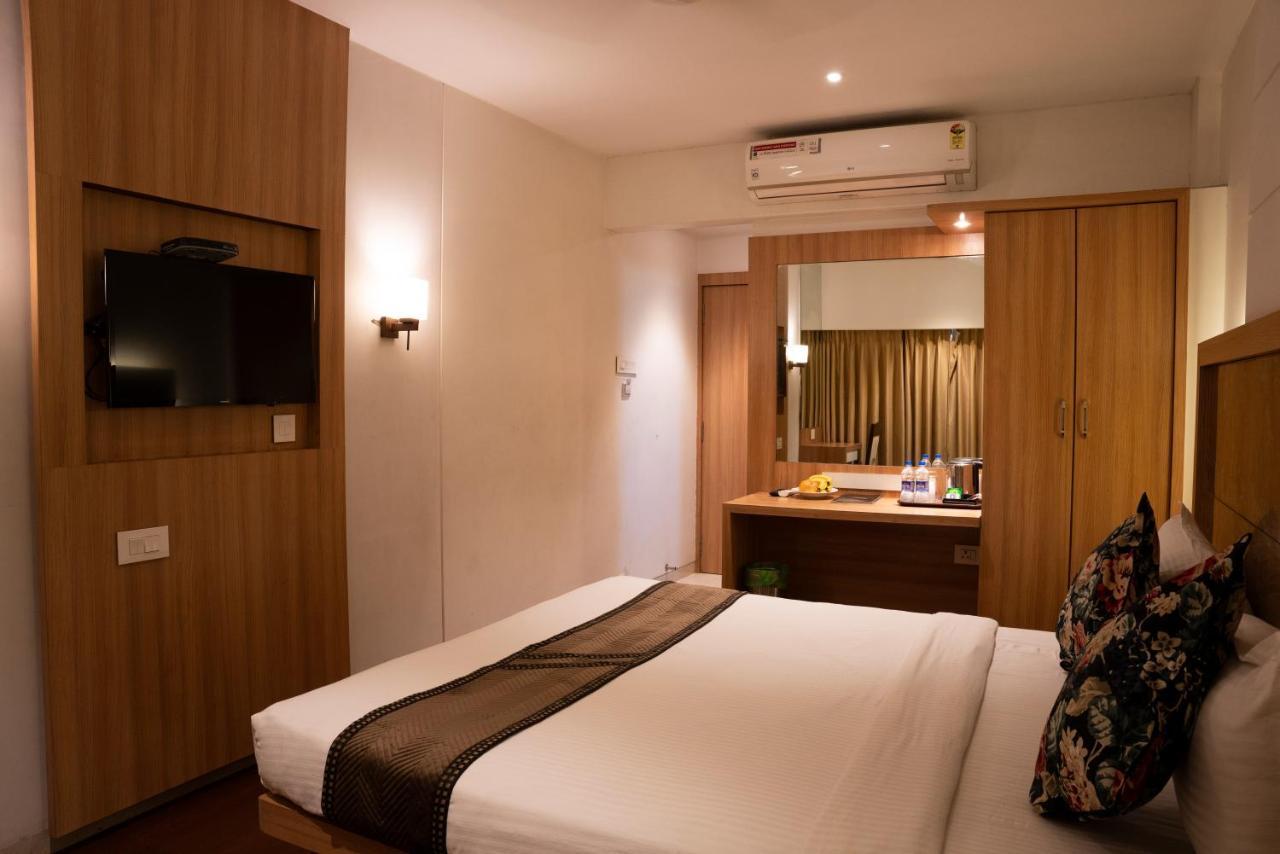 Gold Crest Business Hotel Navi Mumbai Dış mekan fotoğraf