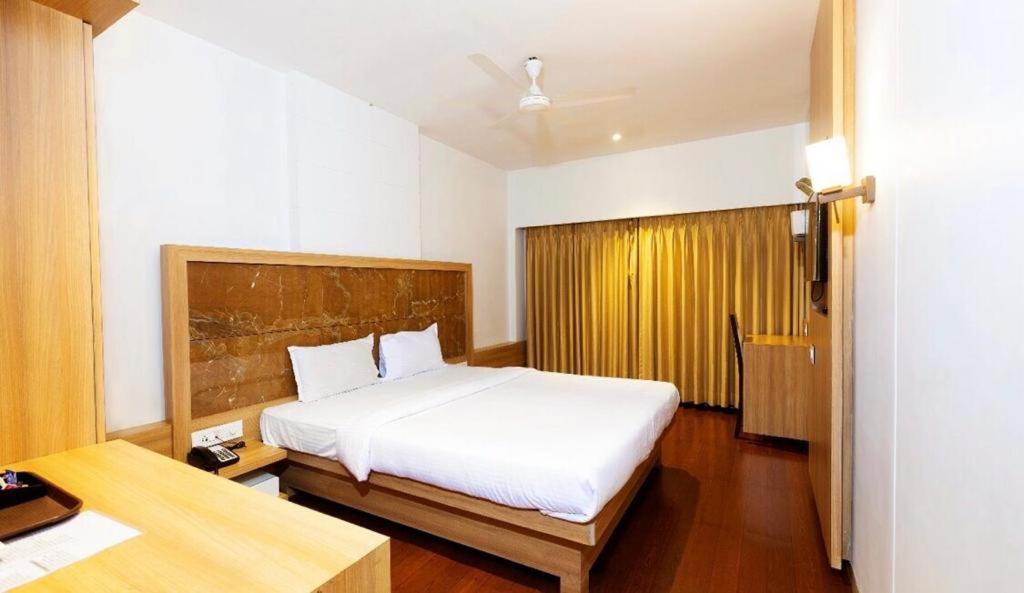 Gold Crest Business Hotel Navi Mumbai Dış mekan fotoğraf
